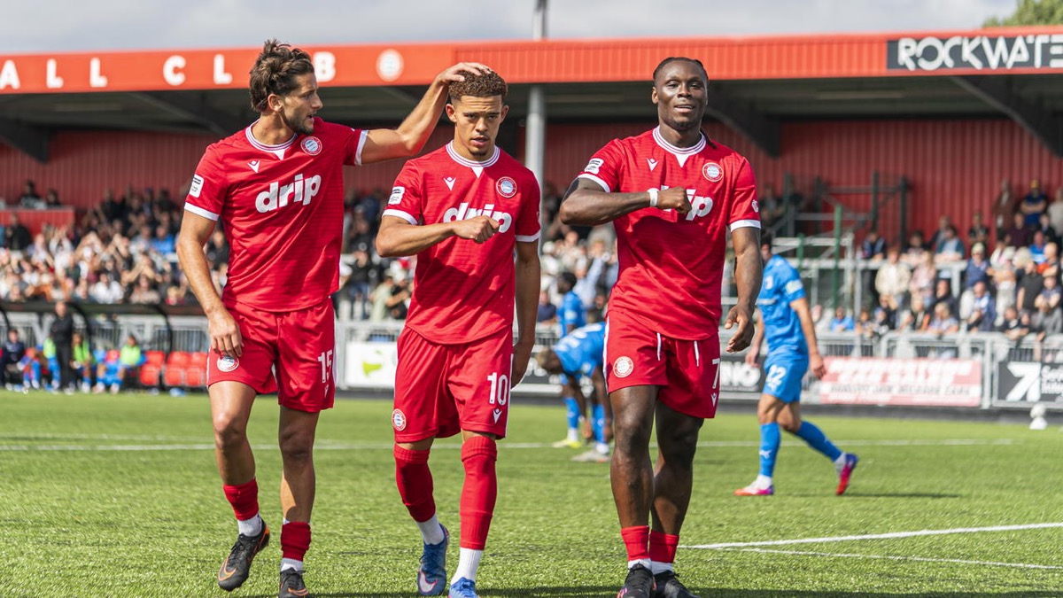 Hutchinson double rescues Worthing against Barrow